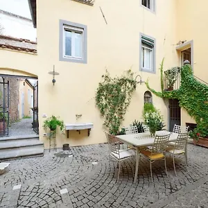 Corte Paolina - Charming Courtyard Inside Apartment